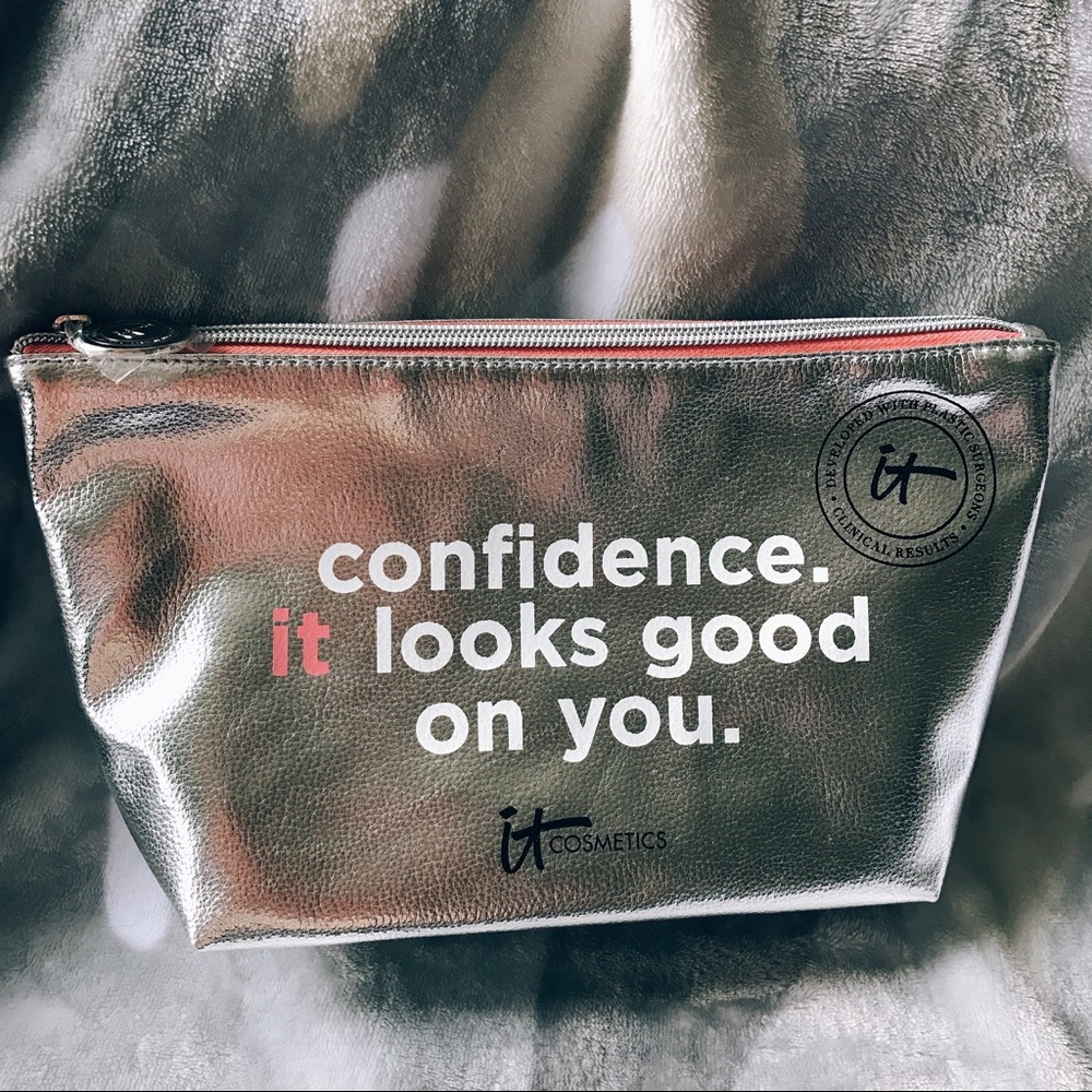 IT Cosmetics Makeup Bag 💋